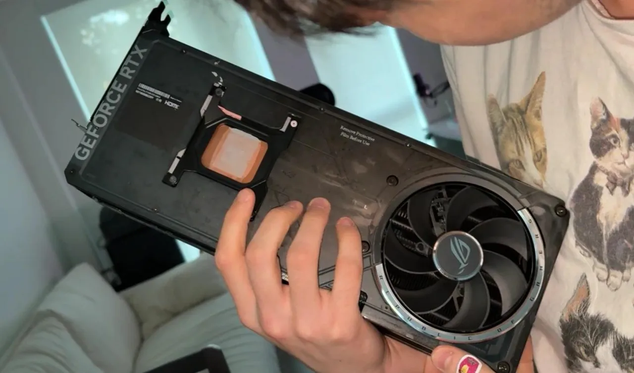 Amazon'dan olingan GeForce RTX 5090 ichidan plata chiqmadi