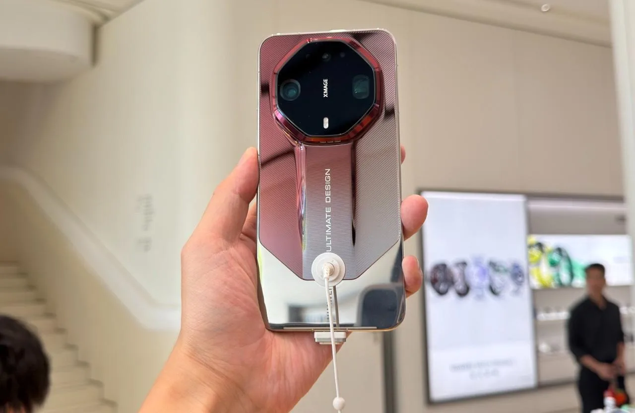 Huawei Mate 90 Pro Max uchun ilk yangilanish chiqdi