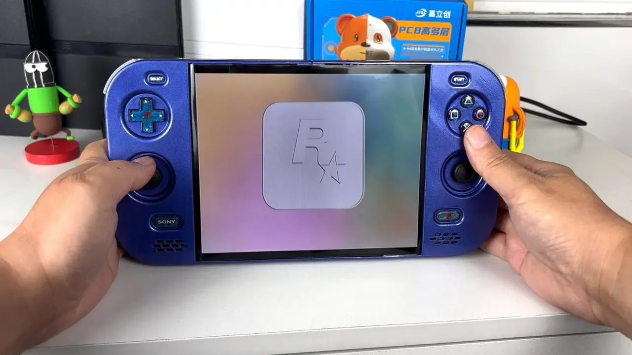 LCLDIY buzilgan PlayStation 2 konsollaridan portativ yasadi — 2-rasm
